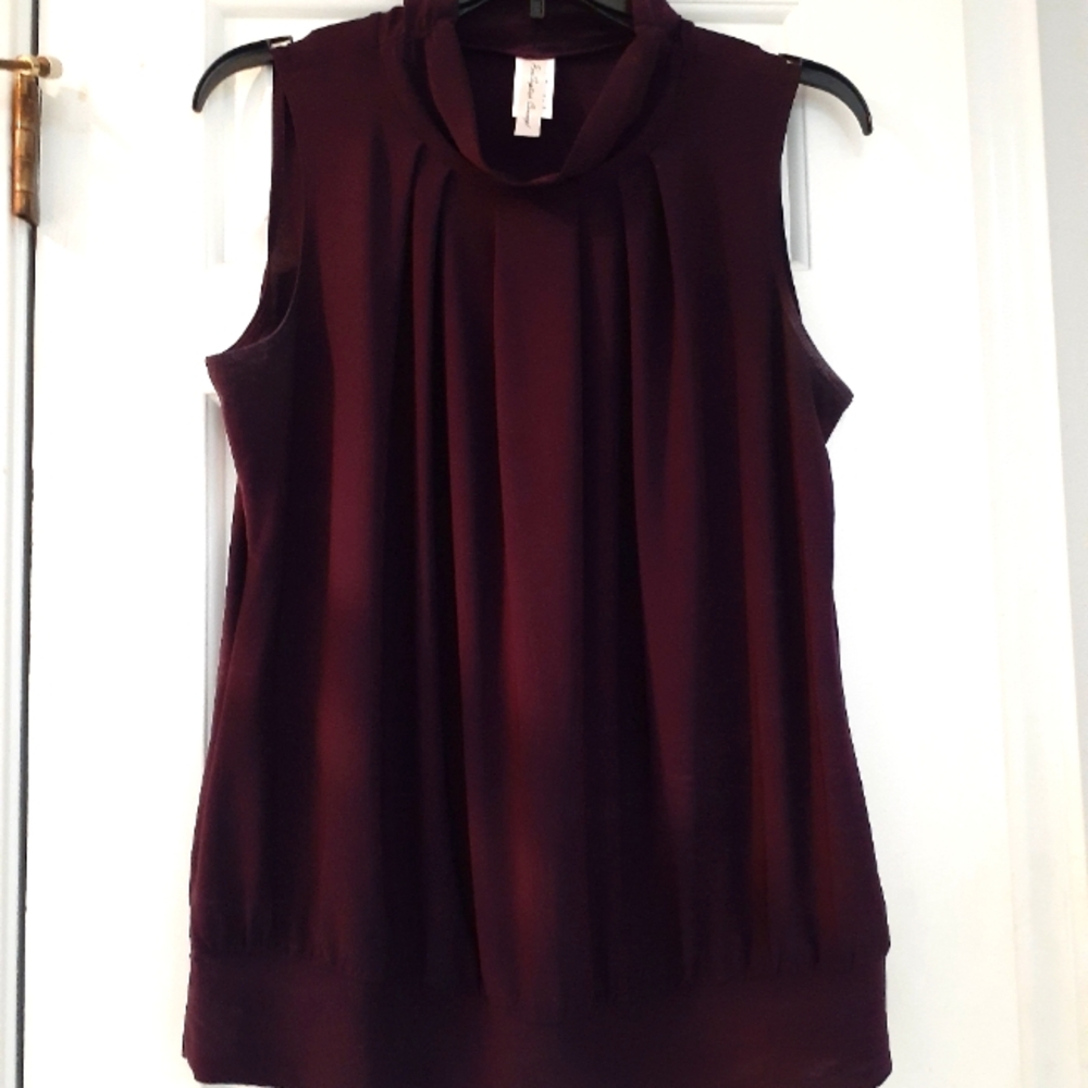 2 Sleeveless Tops